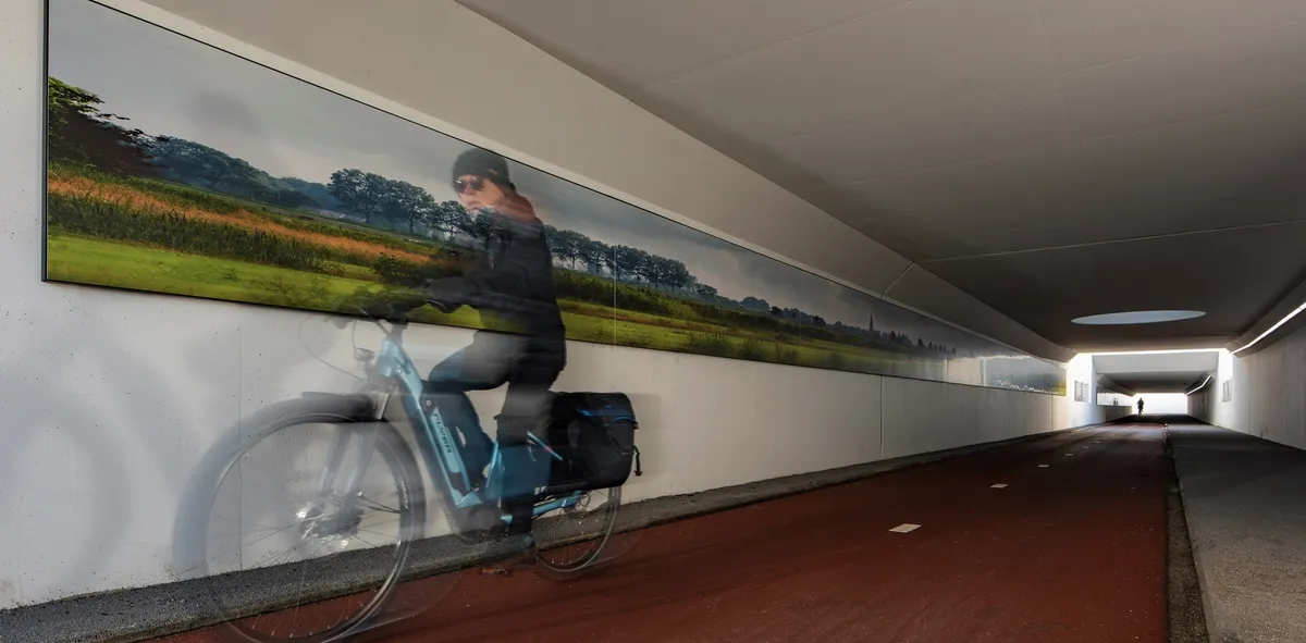 Hollandi tunnelis olev 100m pikkune foto