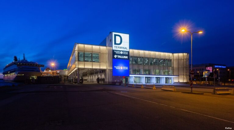 D-Terminali Peahoone öösel, eest vaade