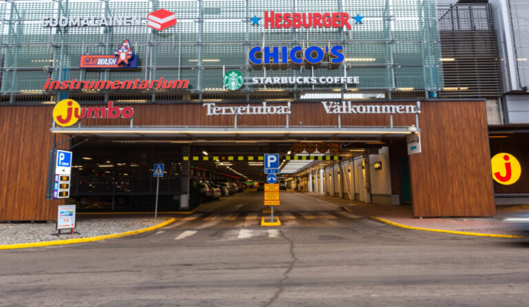 Jumbo kaubanduskeskuse välifassaad